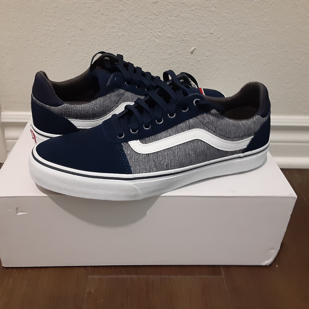 Vans - Picture 3 of 3